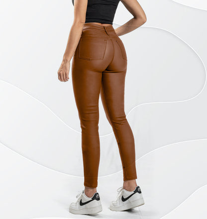 Pantalon en cuerina stretch